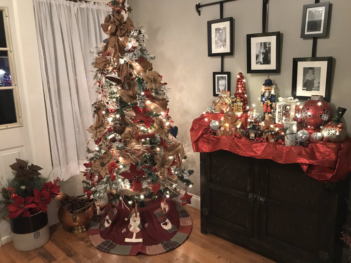 aunteju's tweet photo. @KateySagal I usually do 6 trees but cut back to only 3 this year❤️ https://t.co/joFq2n98r9