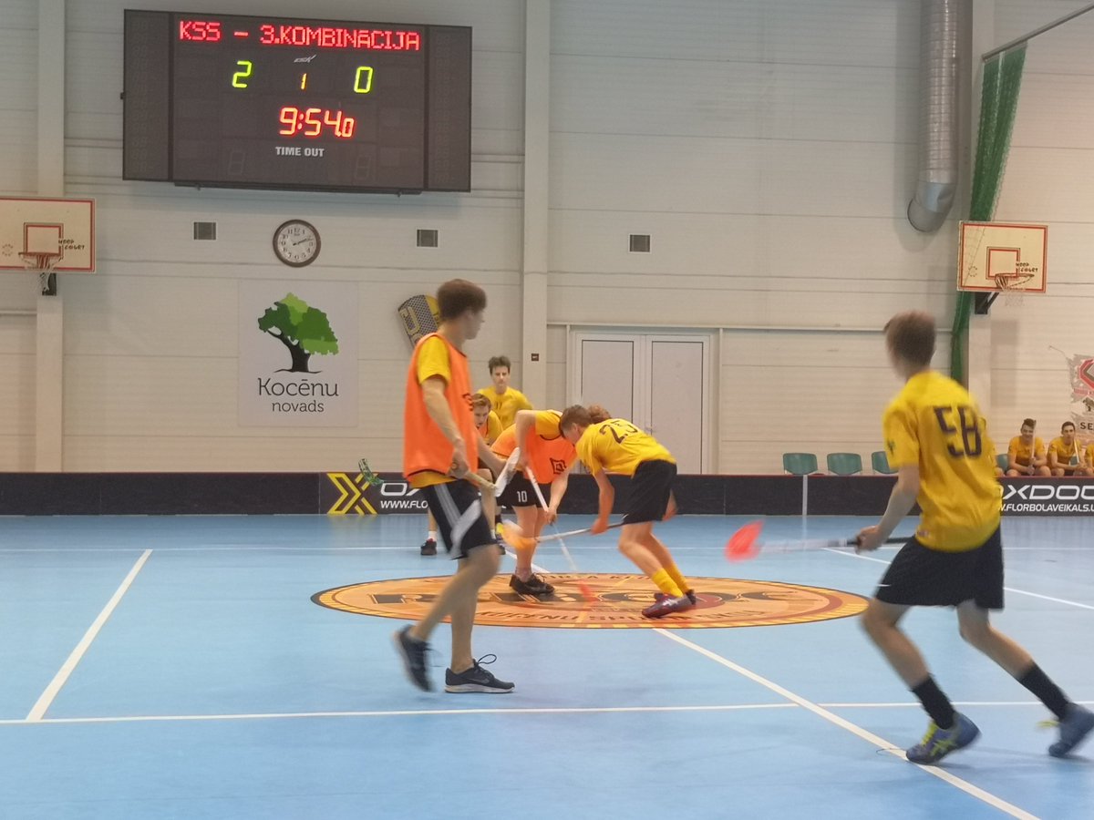 Ar pārliecinošu Kocēnu sporta skolas florbolistu uzvaru pār 3.kombināciju, noslēgušās šodienas spēles
#knčf #Kocēni #florbols