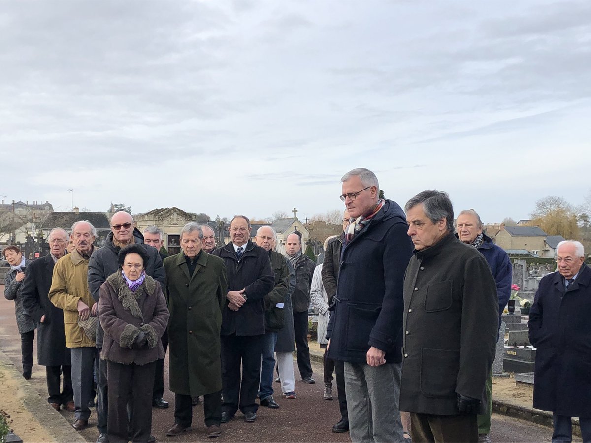 MarcJoulaud's tweet image. Commémoration de la disparition de Joël Le Theule ce matin à Sablé-sur-Sarthe en présence de @FrancoisFillon. Les saboliens n’oublient pas celui qui a marqué à jamais de son empreinte Sablé.