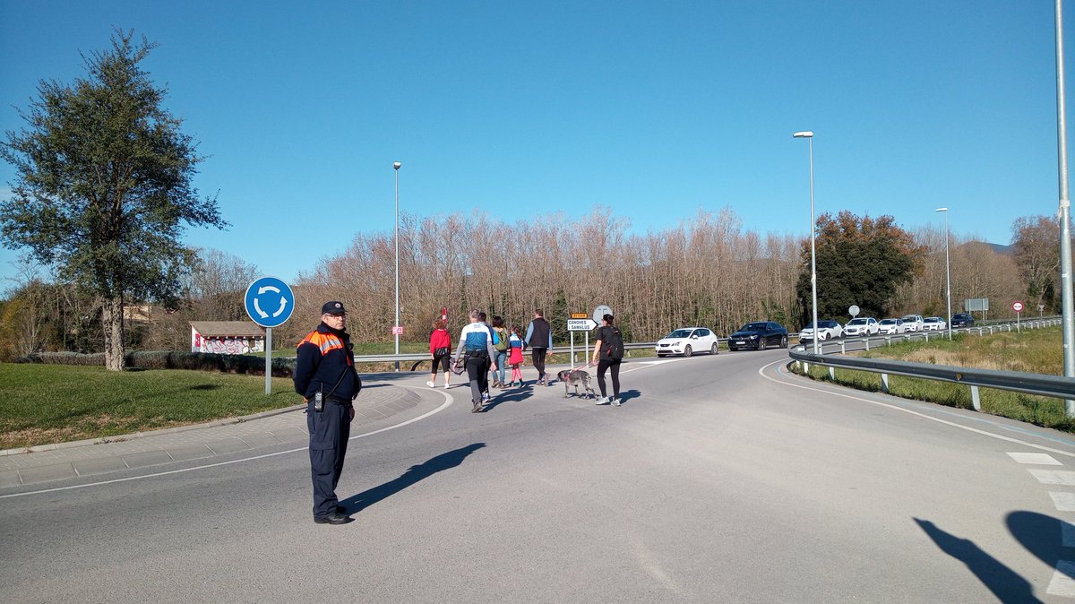 Aquest matí 5 Voluntaris de l'AVPC de #Cardedeu donant suport <a href="/policiacardedeu/">Policia Cardedeu</a> en la caminada de suport <a href="/la_marato/">La Marató de 3Cat</a> TV3 organitzada per <a href="/SenglarCardedeu/">Senglars de Cardedeu</a> dins <a href="/FiraNadalCar/">Fira Nadal Cardedeu</a>
<a href="/ajcardedeu/">Ajuntament Cardedeu</a>
<a href="/emergenciescat/">Protecció civil</a>