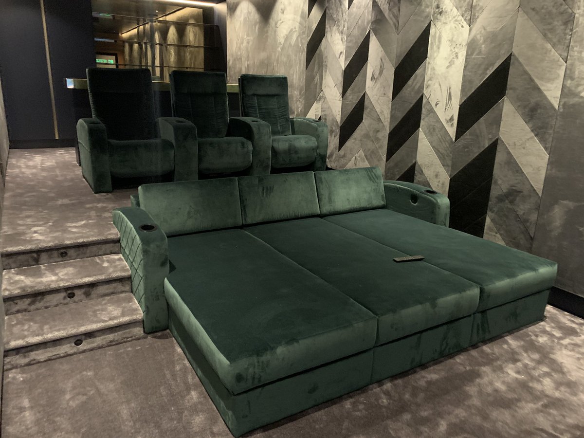 inevaCinema's tweet photo. This beautiful cinema has been delivered a few weeks ago just in time before the holiday. So that the family can enjoy their Christmas movies with their loved ones . Grateful that we could be a part of this #homecinema #hometheather #cedia #luxury #luxurylifestyle #interiordesign https://t.co/l2TYajqVeO