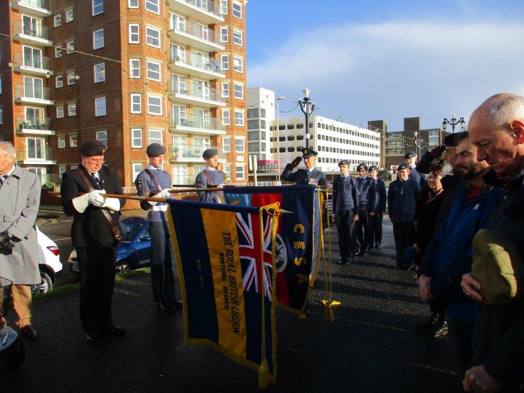 Lionel64L's tweet photo. Very proud to have been part of the team that organised a fitting tribute for the airmen of 49 Squadron.#worthing #RAF #Aircadets #worthingveterans #RAFA https://t.co/LhbFWWZ4x7