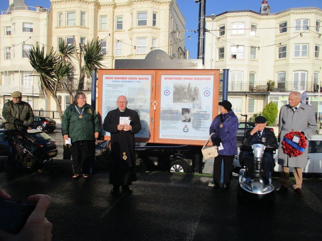 Lionel64L's tweet photo. Very proud to have been part of the team that organised a fitting tribute for the airmen of 49 Squadron.#worthing #RAF #Aircadets #worthingveterans #RAFA https://t.co/LhbFWWZ4x7