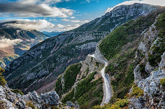 TourInProv_App's tweet photo. La route des Crêtes de #aiguines à #trigance vue du #grandmargès  #rando #verdonexperience #hautvar #verdon #gorgesduverdon #var #provence #vartourisme #regionsud #var #nature #landscape #verdongorge #france🇫🇷 #visitvar #tourinprovence https://t.co/5YYS0fpDwy https://t.co/1ZhM9niTc1