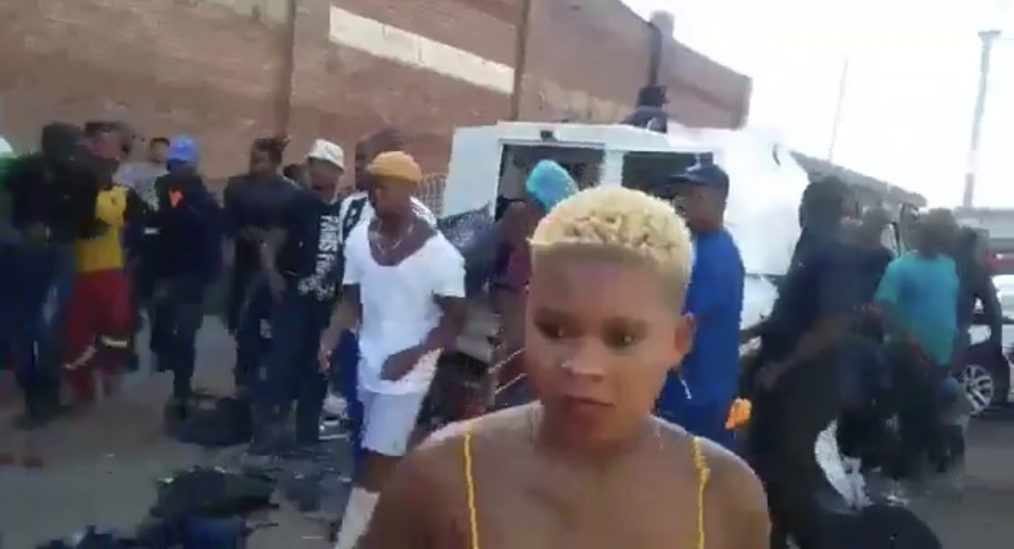 NtsikeleloCanga's tweet photo. 🤔🤔🤔🤔someone please balance me here https://t.co/3jHvzDejnk