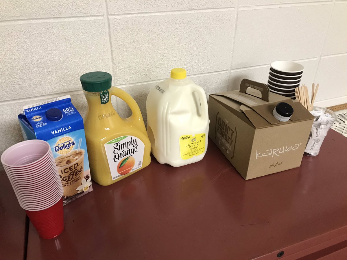 nikid81's tweet photo. Staff Holiday Breakfast Day was Friday! One small way to show appreciation for the @PCSD_FV staff! https://t.co/zbqEV5SuHB