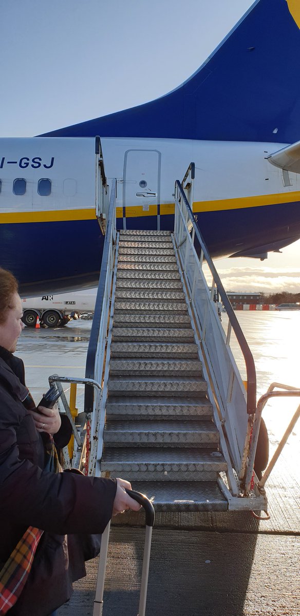 Riska_L's tweet photo. Typical @Ryanair Making people stand outside on the tarmac in the freezing cold for 20 min while plane isn't ready yet, and crew haven't arrived!!! #worstairline https://t.co/9XyQvdErjC