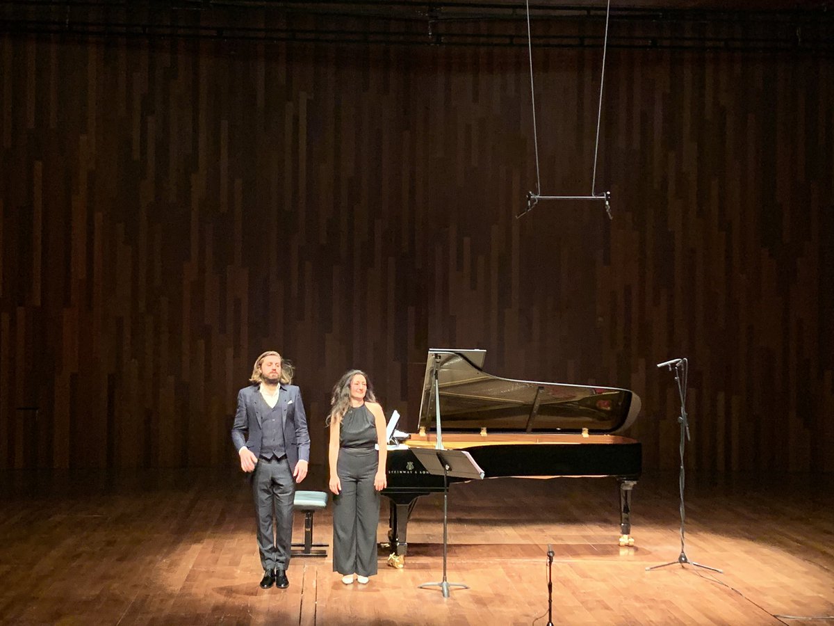JordiMadd's tweet photo. Avui a @LaVanguardiaCAT #crítica recital #liederabend K.#Krimmel @lauditori Cicle #SchubertLied #Barcelona Hoy @LaVanguardia reseña debut España del #barítono #KonstantinKrimmel. Fe de errata: después de Sehnsucht va un punto no una coma. @CulturaLV #Schubert #liedlovers https://t.co/NmqlJYrkCw