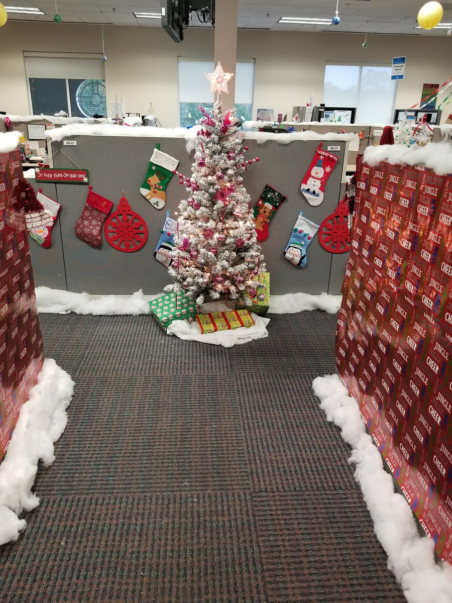 Wayne_OPFLDSL's tweet photo. It's beginning to look a lot like Christmas in the Orange Park DSL Center. #DSL #techcaretweets #P2BY https://t.co/T10VZGybjD