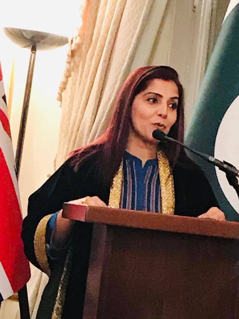 MediaSpringPk's tweet photo. The talented @asmanabeelAN and #zafarbeo at their book ‘Beydari’ ‘s launch hosted by Mohammad Nafees Zakaria, high commissioner For Pakistan in UK. A proud moment for Pakistan and the talented writers who truly deserved this appreciation and recognition. https://t.co/AKoQr4rAIe