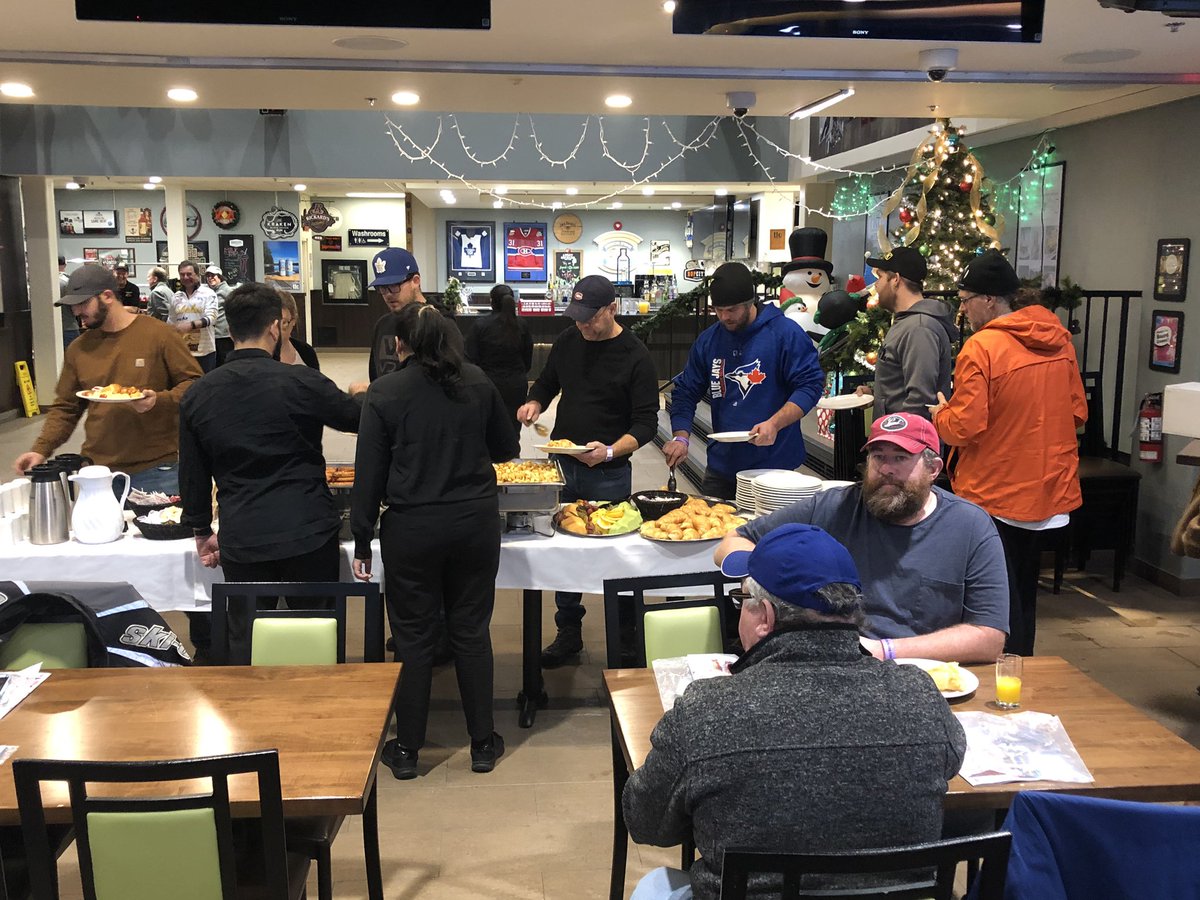 FishHardDave's tweet image. VIP Breakfast with the Pros is underway at the Canadian Ice Fishing Expo! Great to see so many attendees there! #VIPBreakfast #CanadianIceFishingExpo #HTEnterprises