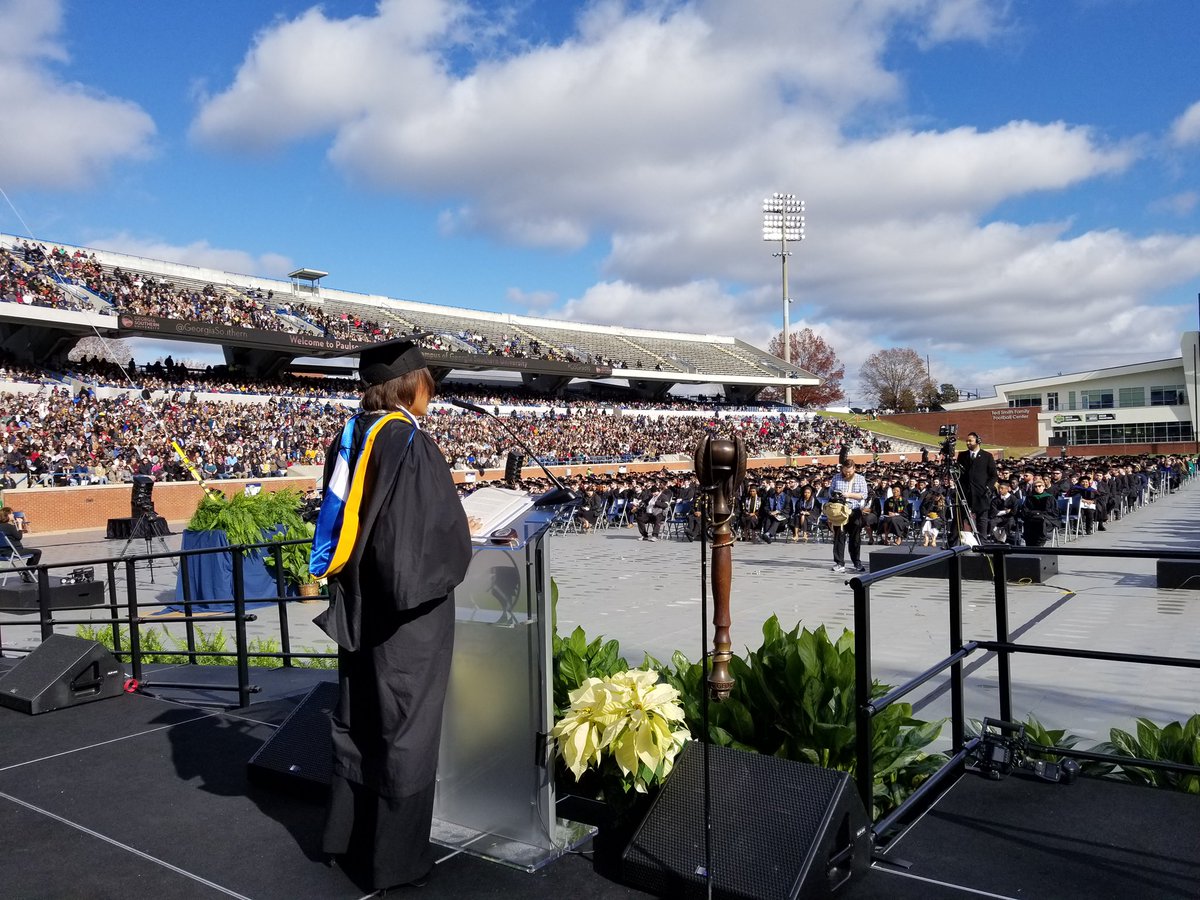 LauraHarrisNBC5's tweet photo. COMMENCEMENT WEEKEND : Thank you @GeorgiaSouthern for welcoming me back home as your Fall commencement speaker. I am forever humbled and thankful π #GSGrad19 https://t.co/6NhGhjuONZ