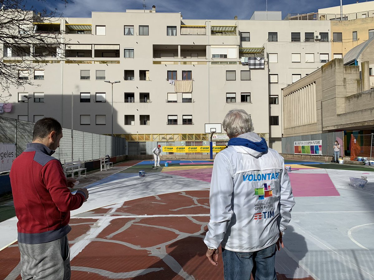 OpenPlayfulspac's tweet photo. ☀️Una fantastica giornata di sole ci permette di proseguire con i lavori di riqualificazione della pavimentazione del campo da basket di p.zza Degli Olmi.🎨

“Let’s Play Culture” continua anche oggi. Passate a trovarci!😃

#OpenPlayfulSpace #Matera2019 #Uisp #UispBasilicata https://t.co/mZvZdbHaUQ