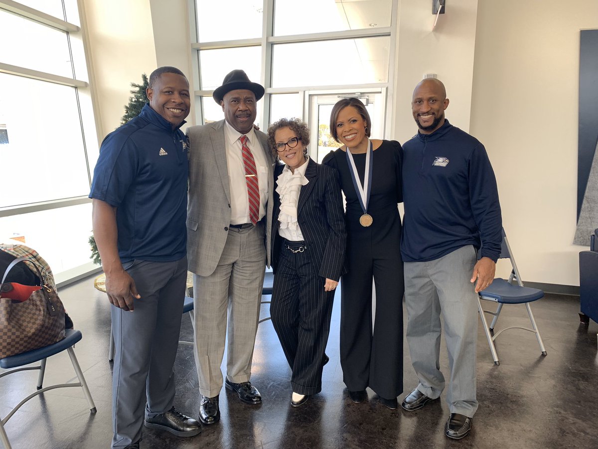 LauraHarrisNBC5's tweet photo. COMMENCEMENT WEEKEND : Thank you @GeorgiaSouthern for welcoming me back home as your Fall commencement speaker. I am forever humbled and thankful π #GSGrad19 https://t.co/9INO8FNdxS