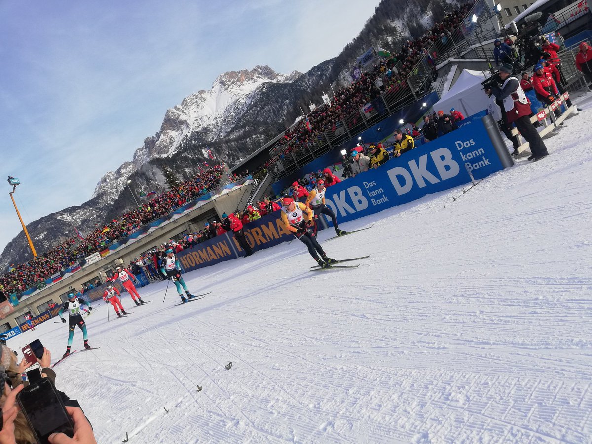 biathlonworld's tweet photo. Big group chasing 🇳🇴 after the first exchange. 🇨🇵 And 🇩🇪 are there but so are 🇨🇦 who are surely inspired but what the women did yesterday #HOC19 https://t.co/523LVS5FmW