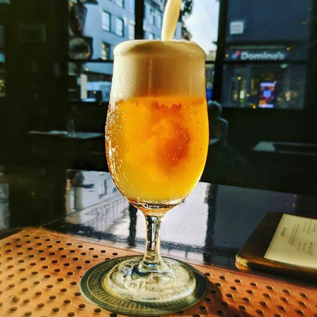 Sun is shining.
Beer is flowing.
Come to the Three Johns!

Poetry is a skill we may not have. But we have some fantastic beers on!

On today's line up is, in no particular order:
@stigbergetsbryggeri @brasserie_dubuisson @camdentownbrewery @northernmonk @orbitbeers <a href="/weihenst/">Nhan</a>…