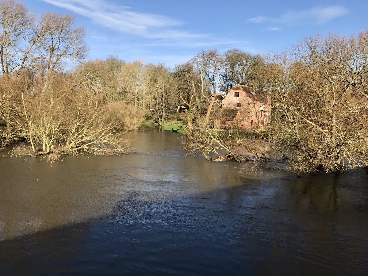 73cath's tweet photo. Very wet around Stur Marshall. River Stour very high but roads still clear #WhiteMill @NTKingstonLacy https://t.co/Mnh9noL49k