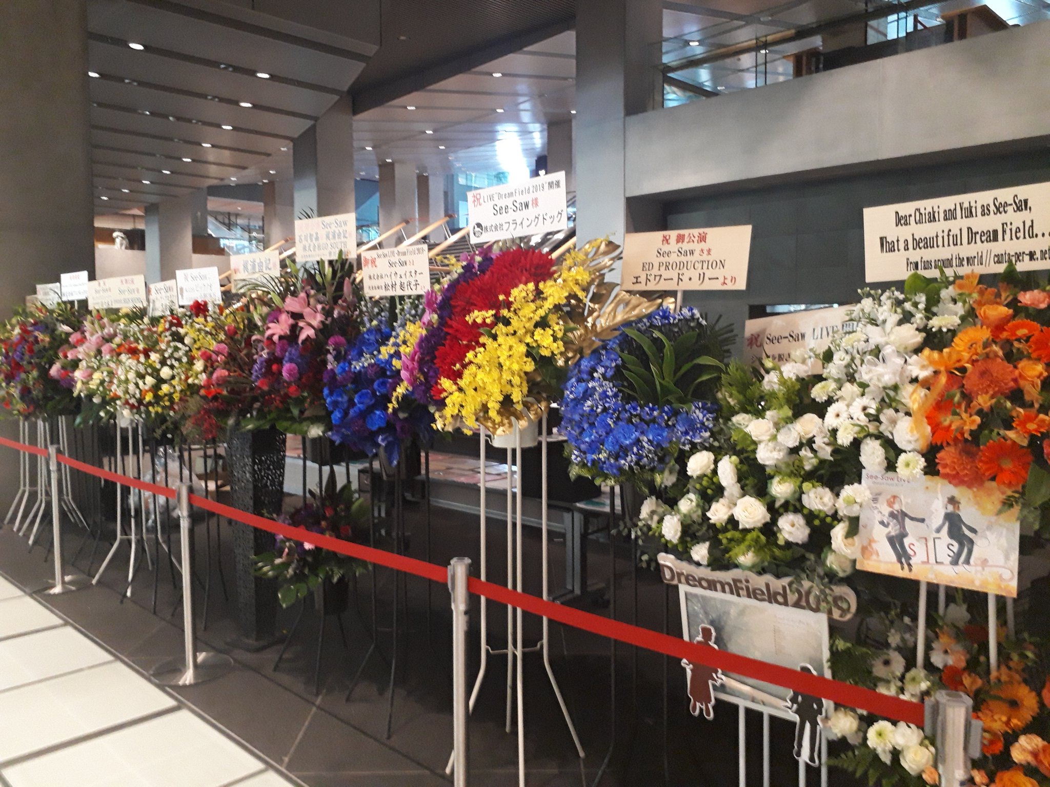 カーン See Saw Live Dream Field 19 17年前に出たアルバムdreamfieldのライブ どうやら17年ぶりらしい Hackやガンダムseedの歌満載 最初から最後まで目が離せない内容でした 再結成かな と思ったらそうではないらしい 再結成しないかなぁ