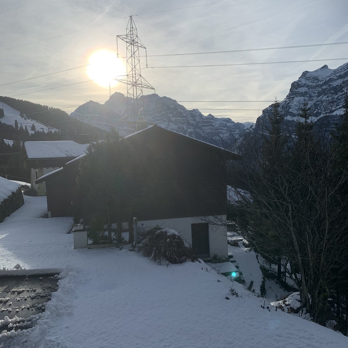saeckelmeister's tweet photo. Erstes Mal Schneefräsen als Fitnessprogramm in den Bergen 🏔🇨🇭❄️☃️#Mullern #mollis #glarnerland #glarnerlandtourismus #glarus #kantonglarus #snow #snowmountain #swissmountains #berge #winter #switzerland #fun #love https://t.co/u1iZKs04iS