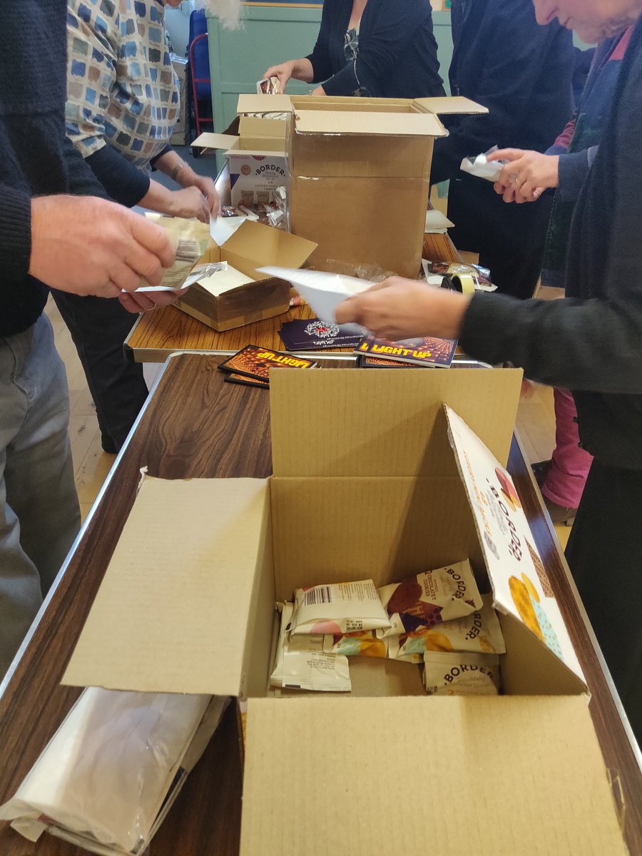 St_Peters_NE25's tweet photo. We've been busy this morning putting together packs to be given out at #Monkseaton and #WestMonkseaton Metro Stations on Thursday morning and bagging up gifts to go out to local business in Monkseaton. #GoodMorningMonkseaton #BlessingOurCommunity https://t.co/4D574fb8U1