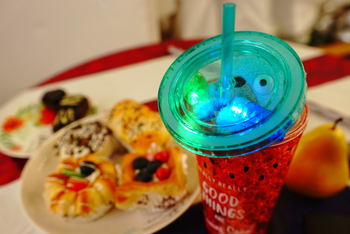 NovembrineFG's tweet photo. コップのストローを（内側から）親切に支えてくれるばらさん。

#PHOTOFARM （@photofarm2）
#アメスタ（@amazing_std）
#ばらさん https://t.co/anHt8HnYLq