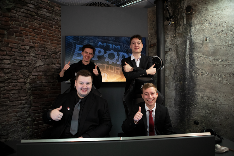 es_com_ispo's tweet photo. Let´s go! We are live with the german broadcast #rlcsger #RLCS8 - tune in https://t.co/OiFHlLhD8y 

@TeamFireWallRL @Tentelian @EsportFactoryDE @ispo @meyer__marcus https://t.co/MNQM8HszAD