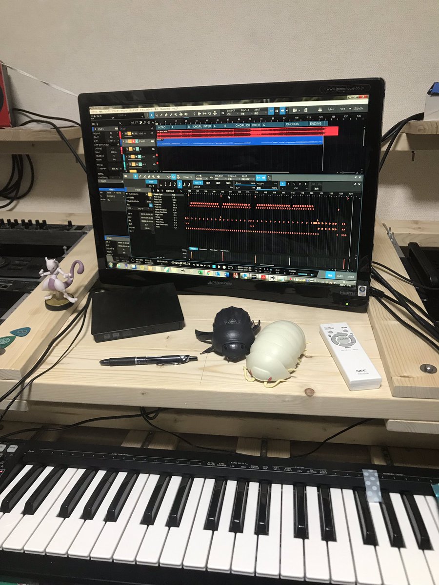 自動採譜結構頑張りましたが耳で取るのが一番速くて正確です。Melodyne Studio、DemixPro、iZotope RX7、あとStudioOne4.6のトランジェント検出などなど色々使いましたが、パラトラック化した音源は耳では聴き取りやすいもののMIDIへの変換がどうも上手くいきませんでした。