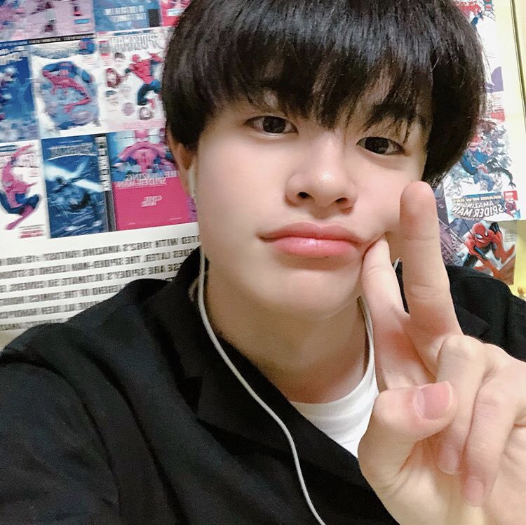 sntr0327's tweet photo. えっ、まって、
きみ達ポーズ一緒じゃん仲良しじゃん

ピースほっぺにぶっ刺すやん

#佐藤隆士 #井汲大翔 https://t.co/RLTdR8rbfT