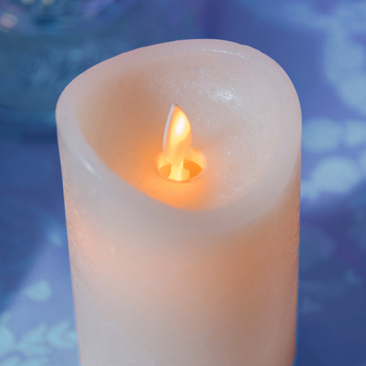 JenGregorski's tweet photo. December is the peak month for home candle fires. Avoid a holiday meltdown by using battery-powered or flameless candles instead. https://t.co/Sq1X9vV9uj