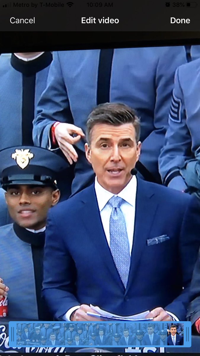 Injunku's tweet photo. Settle down internet. These aren't racist handsigns. IT'S A GAME KIDS PLAY!! If you look at at his hand he gets to slap you on the neck! 👌🏽👀🤦🏽‍♂️🤣  #ArmyNavy https://t.co/wzCqySEfVC