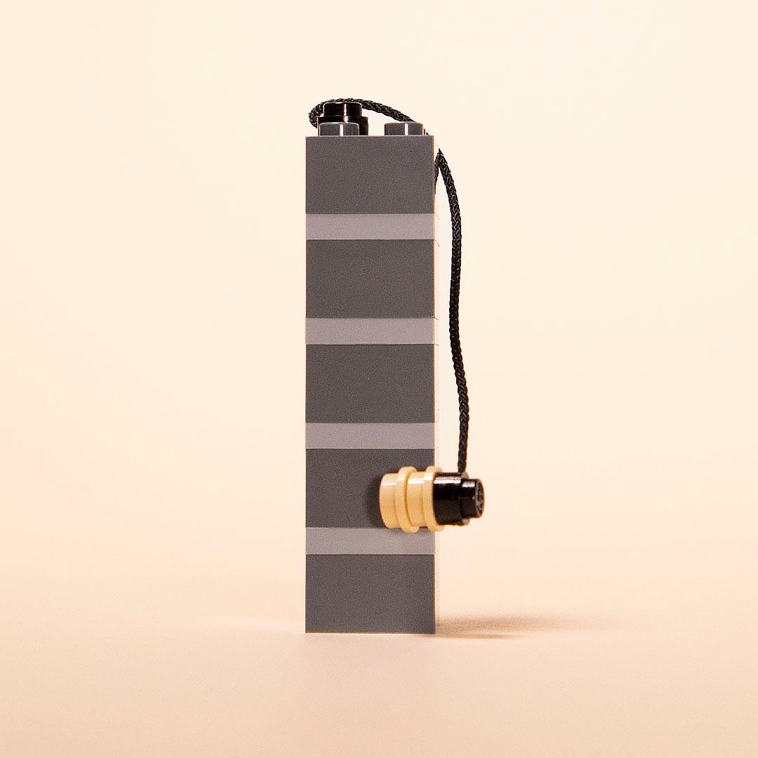 LEGO_Group's tweet photo. Time for some #ChristmasMovie magic! 🎅🎥 Can you guess these classic holiday films from our minimalist brick clues? 🕵️‍♀️ https://t.co/bwgaDuS9vb