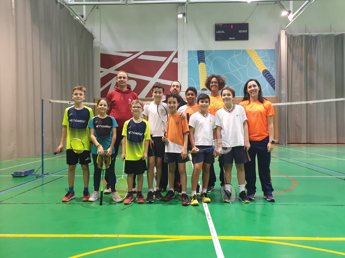Badgredos's tweet photo. Concentración SBC Madrid en GSD Moratalaz @GSDcdeportivo #BadmintonGSD https://t.co/PS1M5uSDLf