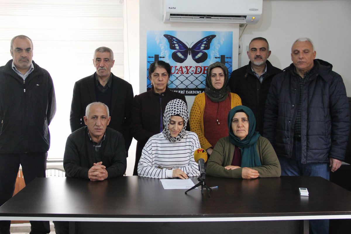 Tutuklu Aileleri İle Yardımlaşma Derneği (TUAY-DER) Eşbaşkanı Elif Haran, yoğun işkence ve hak ihlali başvuruları aldıkları cezaevlerindeki tutuklu ve hükümlülerin can güvenliklerinden endişe duyduklarını söyledi. 
mezopotamyaajansi22.com/tum-haberler/c…