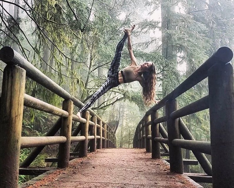 urbanathletica's tweet photo. Happy #SidePlankSunday #FitFam! It is in the still silence of nature where one will find true bliss. Our weekly #sideplank yogi athlete is karina_look_for_beauty be sure to check her page! Join the fun every Sunday… https://t.co/O6Dbxv4PCY… #outdooryoga #sundaysweatsession https://t.co/zt0Ljz1jpx