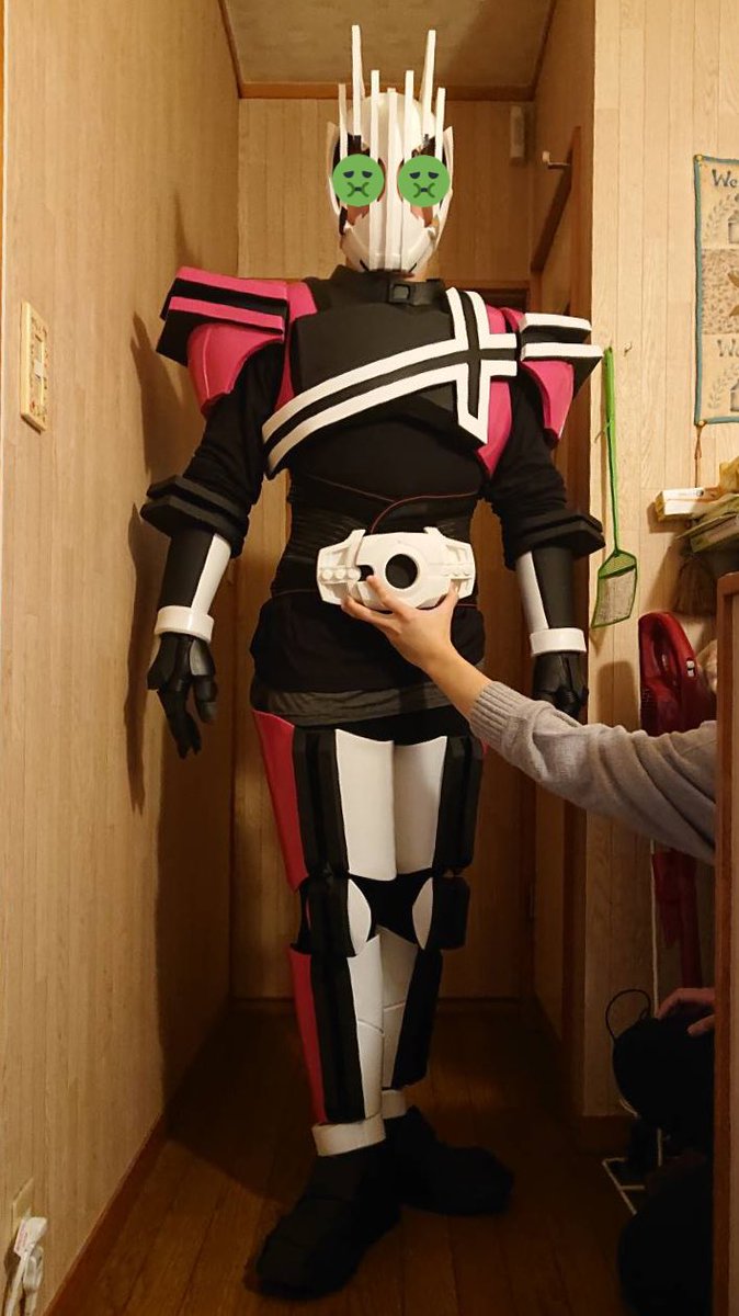 ラダ Pa Twitter 人生初 仮面ライダーディケイドのコスプレスーツを製作中です 最近ツイートしておりましたディケイドの腕や脚はこちらの コスプレの製作過程の画像でした