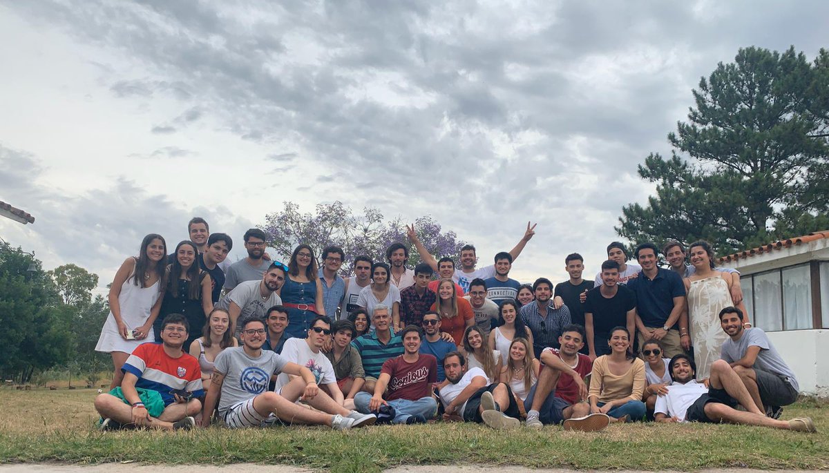 Jovenes40's tweet photo. Gran despedida de año!

Cerramos un año de grandes retos, victorias y aprendizajes, mirando hacia el futuro con la certeza de que Sabremos Cumplir!

#SigamosHaciendoHistoria https://t.co/8H6uUWjWMi