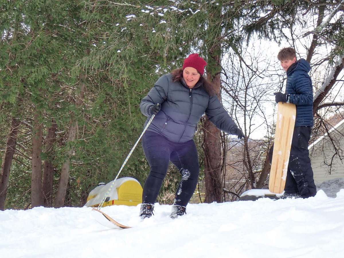 SnurferBoards's tweet photo. No bindings, OK 👏🏼. #VermontLife #JumpOn #Snurfer #SnowSurf https://t.co/5H86llVmCy