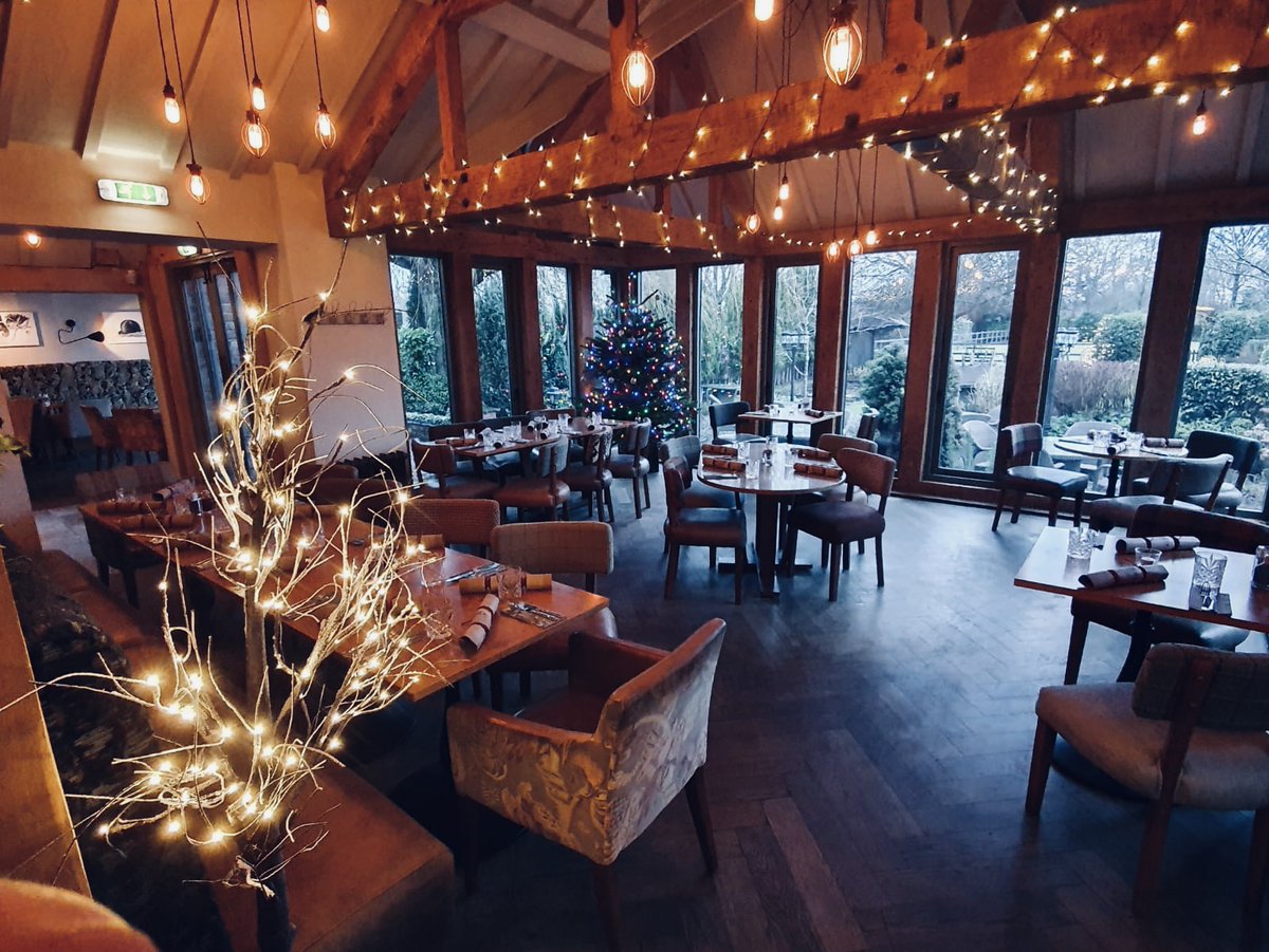 nag_head's tweet photo. CHRISTMAS EVE
Cosy up by the log fires and enjoy the fantastic festive atmosphere with a warming drink this Christmas Eve! 

Book now@
https://t.co/PtbvBsTuVF
#christmas #christmaseve #logfire #drinks #celebrate #countrypub #winter #christmasmenu #tarporley #nantwich #cheshire https://t.co/z6hU7GmxEI