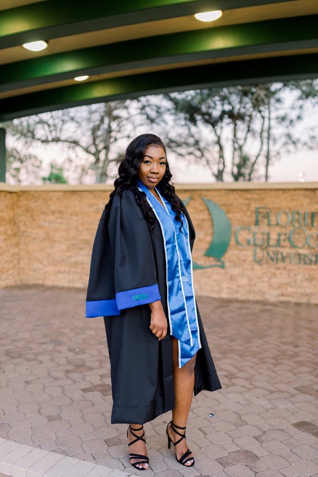 rolanda239's tweet photo. FINALLY MADE IT 🎓✌🏾💙💚🦅 #FGCUGRAD #HAITIAN #FirstGenerationCollegeGraduate https://t.co/9NOhV21xUC