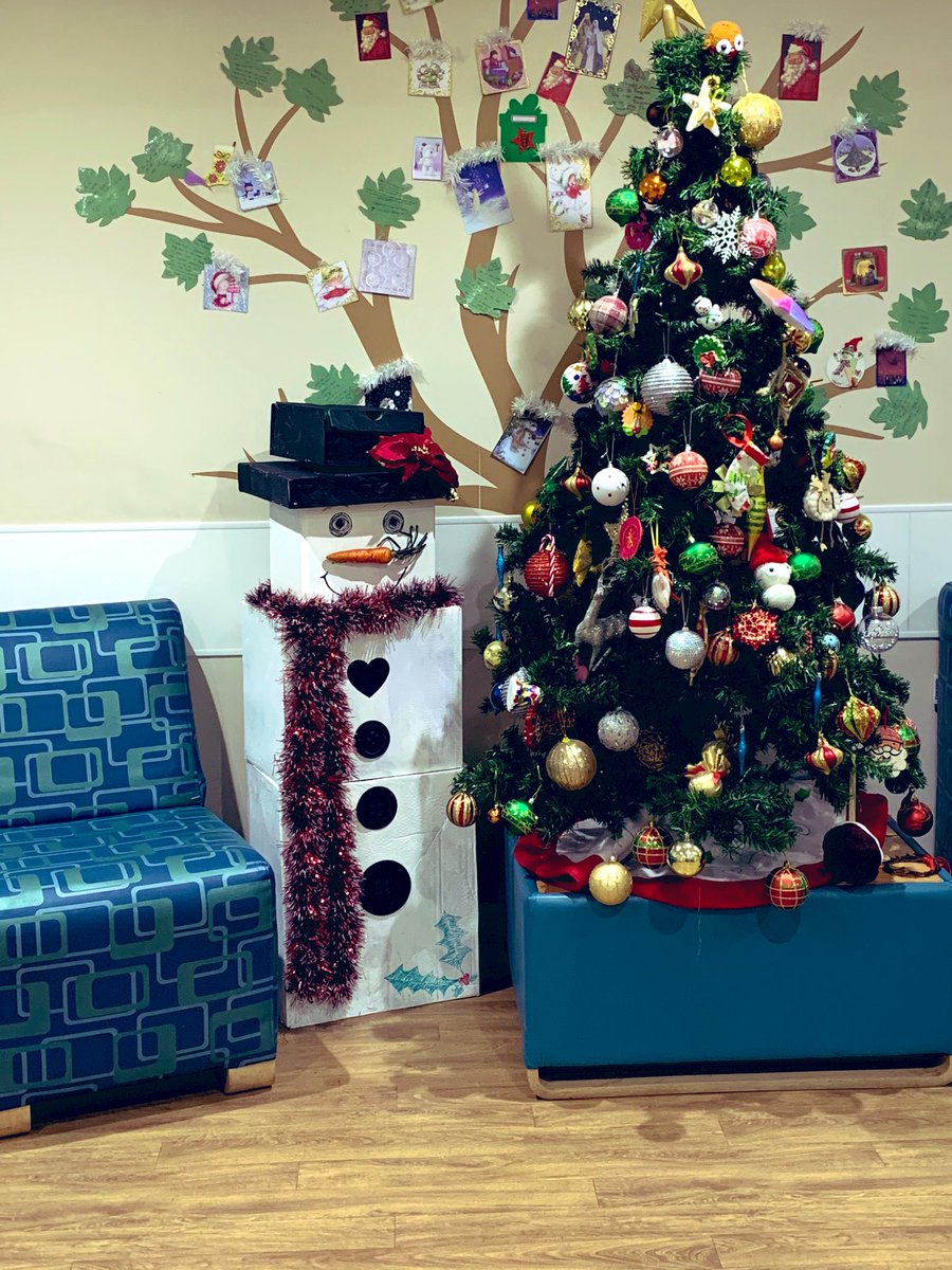 There’s more decorating going on this Sunday <a href="/GlenbourneUnit/">The Glenbourne Unit</a>  Harford Ward, with our amazing and creative staff nurse Karen!🤶🏻🎅🏼🎄🎁 <a href="/livewellsw/">Livewell Southwest</a> #fun #festive #acutementalhealth #creative #christmas