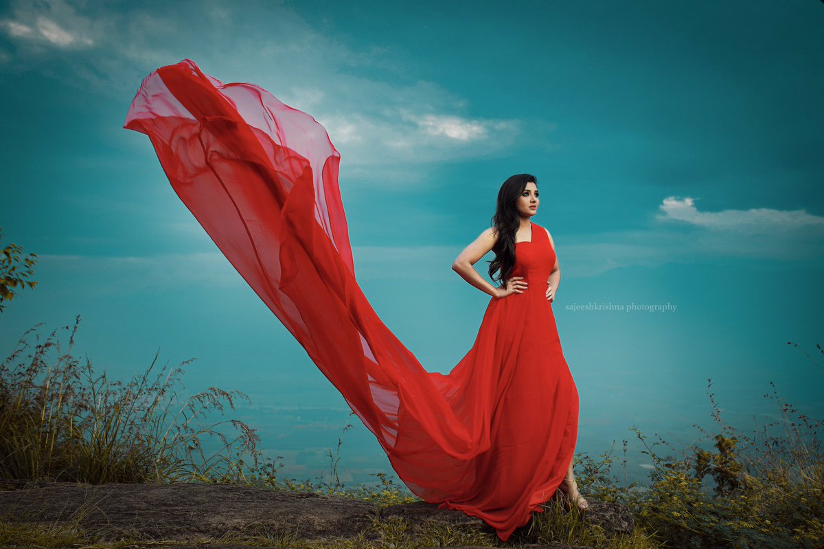 mirnaaofficial's tweet photo. Thankyou all so much for your BDay wishes 🥰 I feel blessed. See you all on Jan2020 with #BigBrother. #Mirnaa https://t.co/C2Bzy5BHvK