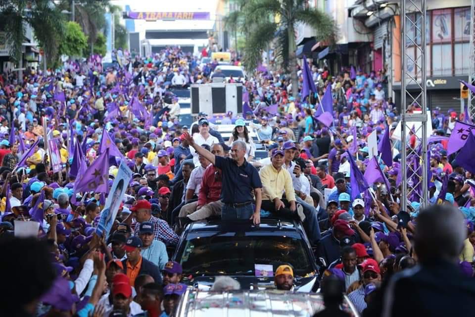 grisantycosme's tweet photo. Mi Partido! El partido morado de la Estrella 🌟 amarilla, mi @PLDenlinea hoy es más fuerte, brilla más. 

Cuantas energías, cuanta juventud, cuánto pueblo, cuanto morado. 

La gente estaba feliz, alegre, sonriente. 

Triunfo febrero y en mayo. 

#GonzaloPresidente2020 https://t.co/nhfCt0Q8R8