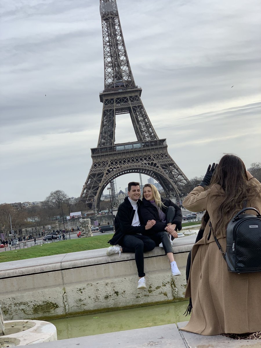 davidandu_'s tweet image. este viaje no lo hemos hecho solos! gracias a todo el equipo que nos acompaña y nos ayuda en el #orangetour 💖💖💖 aquí con nuestra fotógrafa 🇬🇷