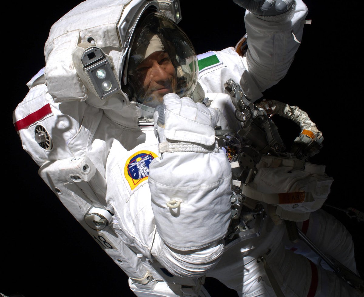 esa's tweet image. 📷 This impressive photo was taken during the second #SpacewalkForAMS on 22 November by @AstroDrewMorgan. ESA's @astro_luca said, "Smiling after completing a challenging task, as I continue on to the next worksite." More #MissionBeyond spacewalk pics 👉 flic.kr/s/aHsmJuD1qj