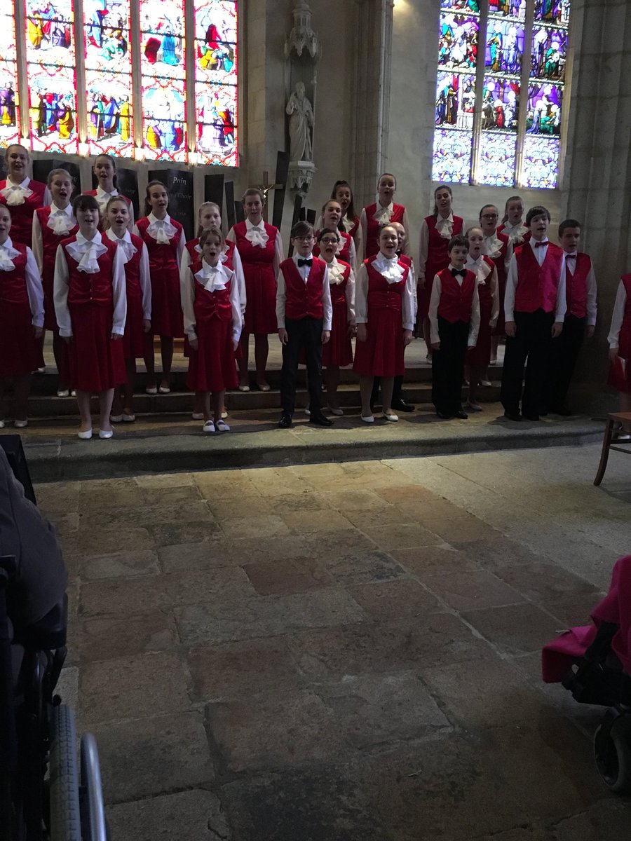 l’église Saint Jacques : magnifique concert de la chorale tchèque de Jitro.avec un parcours international au Japon, Chine, USA...,mais surtout des voix exceptionnelles, une maîtrise parfaite et un bonheur immense de chanter et de nous faire partager leur amour du chant.