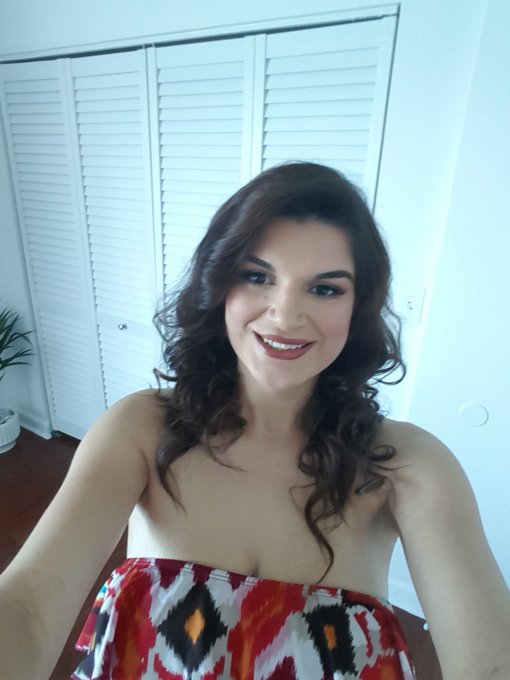Getting ready for my first girl/girl shoot with @Scoreland  Super excited 😍👭💋 https://t.co/KPBIWHmaE<a href="/tag/toplesstuesday"class="tags"><span>#toplesstuesday</span></a>