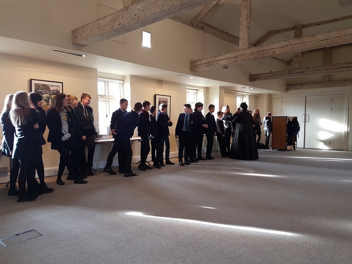 CCS_History's tweet photo. Great debates about who should have been Elizabeth's heir. Hampton Court with Yr 8. #InspireEmpowerExcel https://t.co/rcHW1BlycF