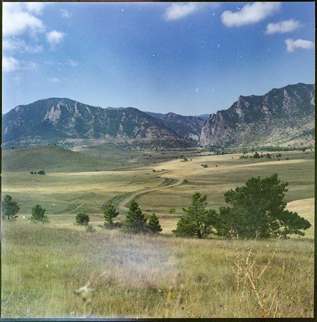 threar's tweet photo. 349/365: A view from warmer days.
.
.
#analog #believeinfilm #captureyour365 #coloradoinstagram #coloradophotographs #coloradotography #CY365 #everdayphotography #film #filmforever #filmphotography #hasselblad #igdaily #instadaily #instagood #keepfilmal… https://t.co/depSi2fYG0 https://t.co/CVvI7b0Qo4