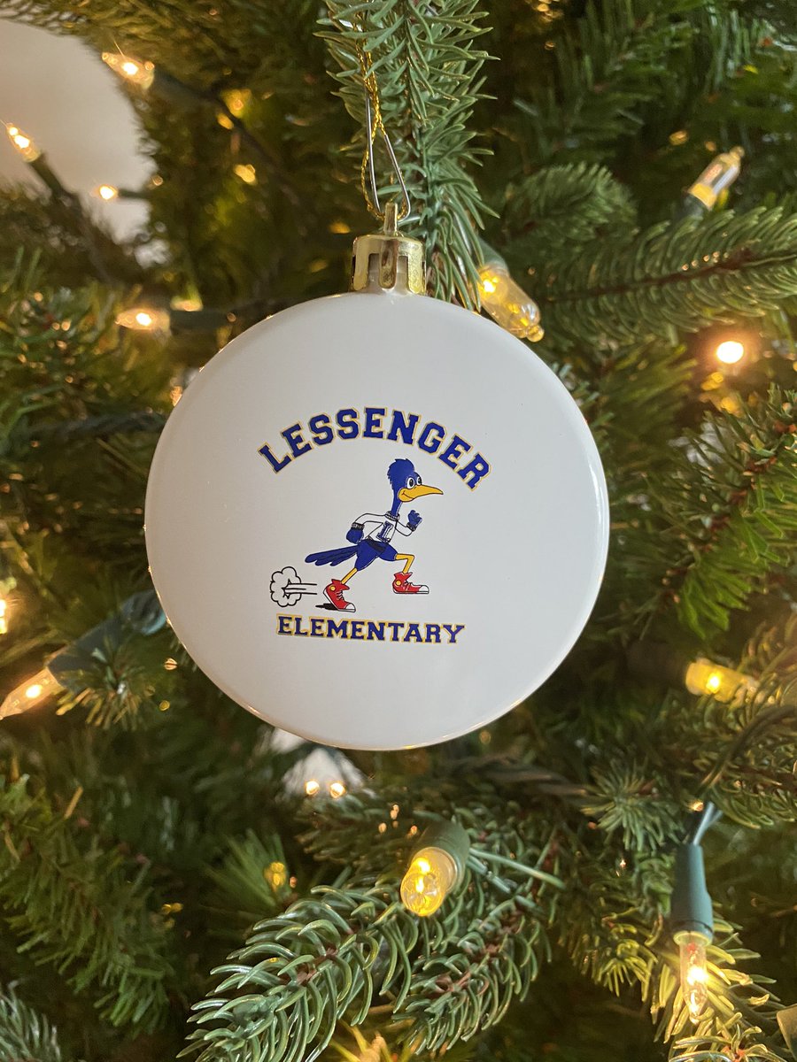 roadrunnersrule's tweet photo. The Lessenger School family wishes you a wonderful holiday season!  @MrsSosin @LamphereSchools #wearelamphere https://t.co/qpWMv2Tee2