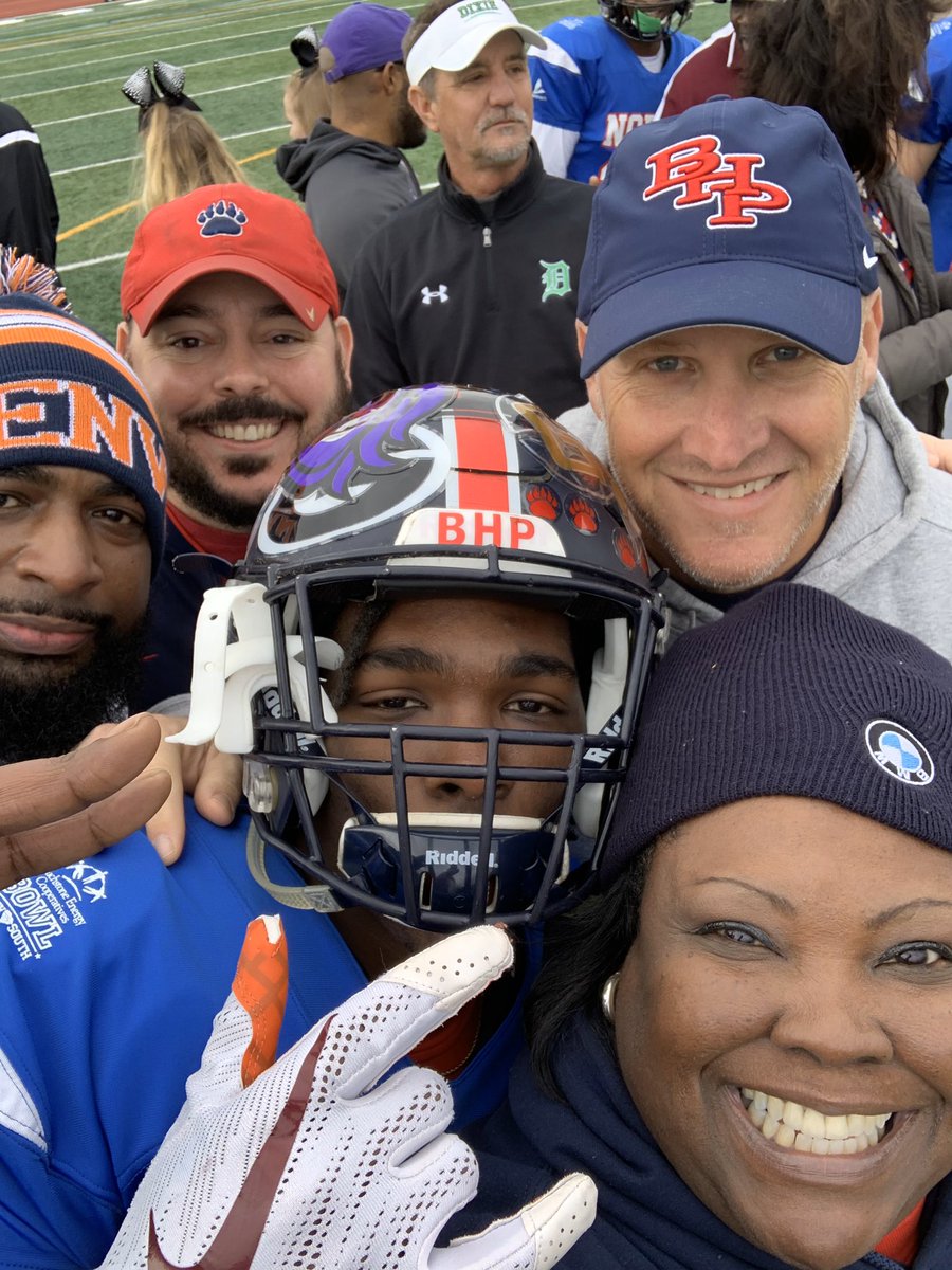 RJ_Ellis7's tweet photo. Felt so good to finish my last high school game in the North/South All-Star game. I loved everything about it‼️‼️❤️ @NorthSouthFB @HighSchoolBlitz @rblackstonbhp @CoachBallenger @TheESP_ https://t.co/0oW9sgVjUO